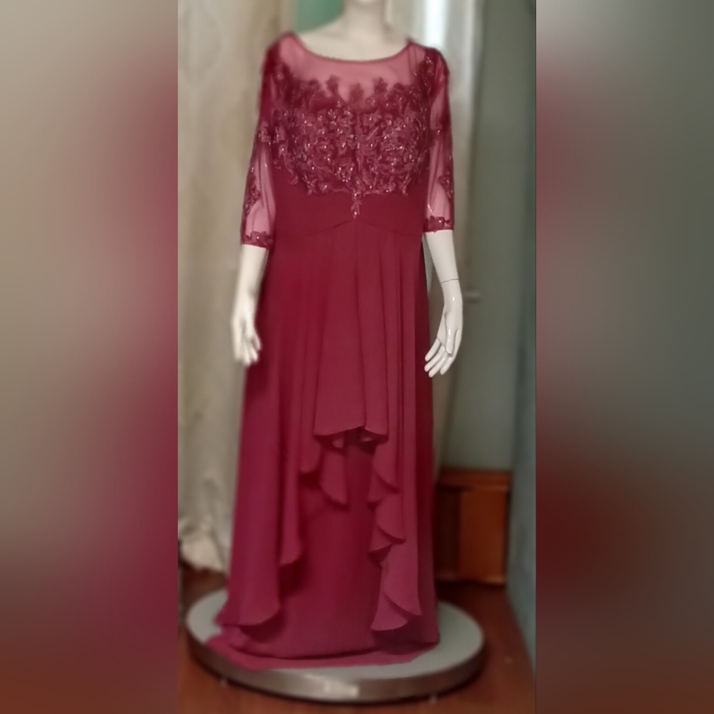 Elegant Burgundy Lace Evening Gown